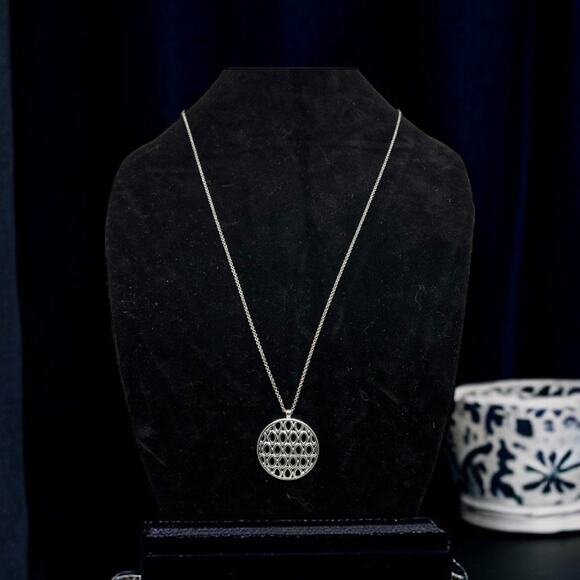 Elegant Silver Cutout Circular Pendant Necklace - Picture 1 of 6